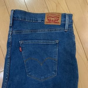 Levi 724 High Rise Straight Crop Jeans